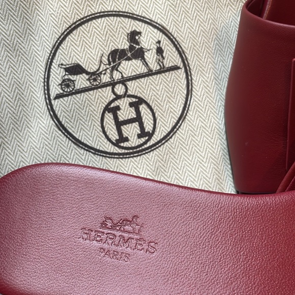 HERMES Dune Sandal in Sangria - Picture 7 of 7